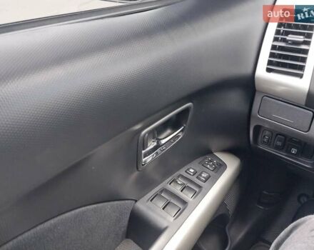 Бежевый Мицубиси Аутлендер ХЛ, объемом двигателя 2.4 л и пробегом 275 тыс. км за 8600 $, фото 25 на Automoto.ua