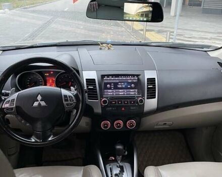 Бежевый Мицубиси Аутлендер ХЛ, объемом двигателя 3 л и пробегом 235 тыс. км за 8000 $, фото 15 на Automoto.ua