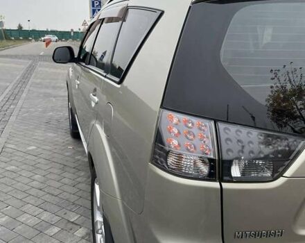 Бежевый Мицубиси Аутлендер ХЛ, объемом двигателя 3 л и пробегом 235 тыс. км за 8000 $, фото 8 на Automoto.ua