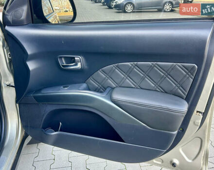 Бежевый Мицубиси Аутлендер ХЛ, объемом двигателя 2 л и пробегом 226 тыс. км за 8999 $, фото 27 на Automoto.ua