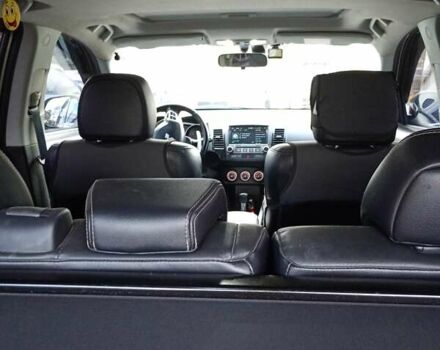 Бежевый Мицубиси Аутлендер ХЛ, объемом двигателя 3 л и пробегом 127 тыс. км за 12000 $, фото 6 на Automoto.ua