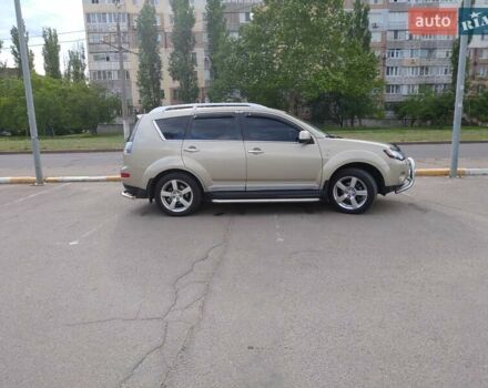 Бежевый Мицубиси Аутлендер ХЛ, объемом двигателя 3 л и пробегом 127 тыс. км за 12000 $, фото 1 на Automoto.ua