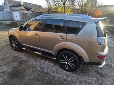Бежевый Мицубиси Аутлендер ХЛ, объемом двигателя 3 л и пробегом 295 тыс. км за 9600 $, фото 1 на Automoto.ua