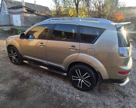 Бежевый Мицубиси Аутлендер ХЛ, объемом двигателя 3 л и пробегом 295 тыс. км за 9600 $, фото 1 на Automoto.ua