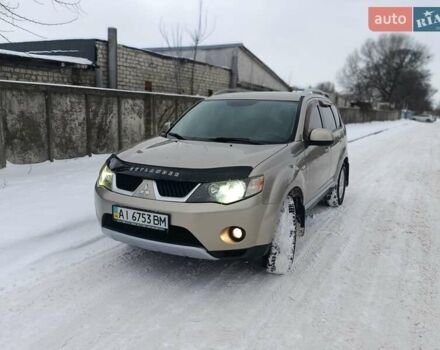 Бежевый Мицубиси Аутлендер ХЛ, объемом двигателя 2.4 л и пробегом 220 тыс. км за 8350 $, фото 1 на Automoto.ua