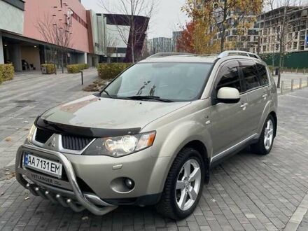 Бежевый Мицубиси Аутлендер ХЛ, объемом двигателя 3 л и пробегом 235 тыс. км за 8000 $, фото 1 на Automoto.ua