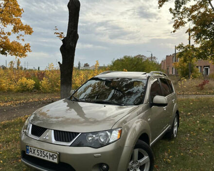Бежевий Міцубісі Аутлендер ХЛ, об'ємом двигуна 2.36 л та пробігом 269 тис. км за 9300 $, фото 1 на Automoto.ua
