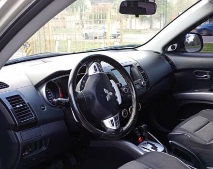 Бежевий Міцубісі Аутлендер ХЛ, об'ємом двигуна 3 л та пробігом 127 тис. км за 12000 $, фото 1 на Automoto.ua