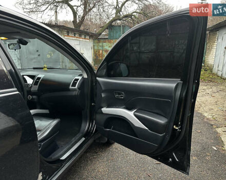 Чорний Міцубісі Аутлендер ХЛ, об'ємом двигуна 2.4 л та пробігом 283 тис. км за 8900 $, фото 13 на Automoto.ua