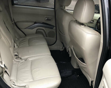 Черный Мицубиси Аутлендер ХЛ, объемом двигателя 3 л и пробегом 207 тыс. км за 9300 $, фото 5 на Automoto.ua