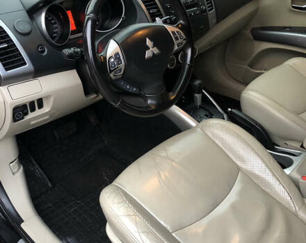 Черный Мицубиси Аутлендер ХЛ, объемом двигателя 3 л и пробегом 207 тыс. км за 9300 $, фото 7 на Automoto.ua