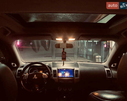 Черный Мицубиси Аутлендер ХЛ, объемом двигателя 3 л и пробегом 253 тыс. км за 9800 $, фото 6 на Automoto.ua