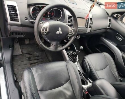 Черный Мицубиси Аутлендер ХЛ, объемом двигателя 2 л и пробегом 218 тыс. км за 10500 $, фото 6 на Automoto.ua