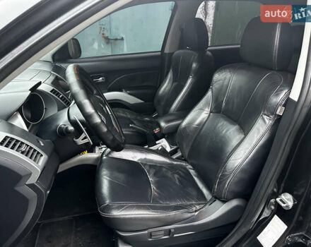 Чорний Міцубісі Аутлендер ХЛ, об'ємом двигуна 2.4 л та пробігом 283 тис. км за 8900 $, фото 18 на Automoto.ua