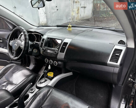 Черный Мицубиси Аутлендер ХЛ, объемом двигателя 2.4 л и пробегом 283 тыс. км за 8900 $, фото 15 на Automoto.ua