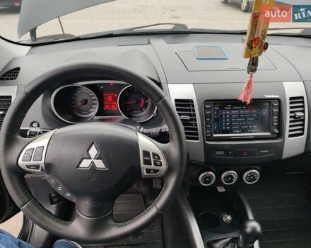 Черный Мицубиси Аутлендер ХЛ, объемом двигателя 2 л и пробегом 218 тыс. км за 10500 $, фото 7 на Automoto.ua