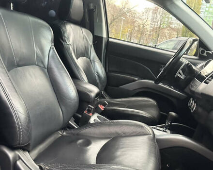 Черный Мицубиси Аутлендер ХЛ, объемом двигателя 2.4 л и пробегом 230 тыс. км за 8500 $, фото 16 на Automoto.ua