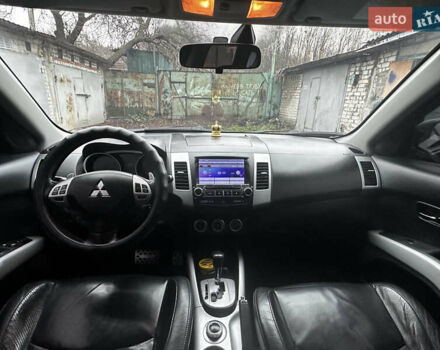 Черный Мицубиси Аутлендер ХЛ, объемом двигателя 2.4 л и пробегом 283 тыс. км за 8900 $, фото 21 на Automoto.ua