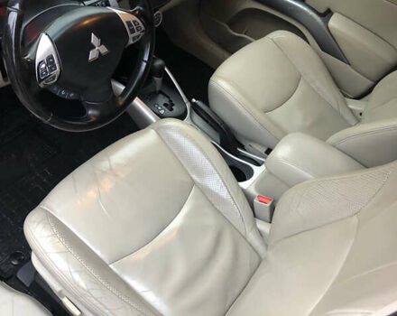 Черный Мицубиси Аутлендер ХЛ, объемом двигателя 3 л и пробегом 207 тыс. км за 9300 $, фото 3 на Automoto.ua