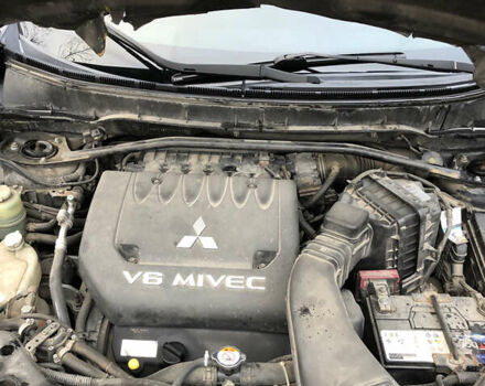 Черный Мицубиси Аутлендер ХЛ, объемом двигателя 3 л и пробегом 207 тыс. км за 9300 $, фото 13 на Automoto.ua