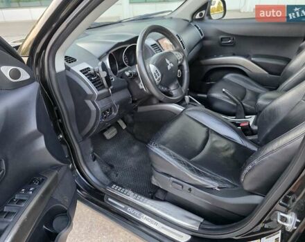 Черный Мицубиси Аутлендер ХЛ, объемом двигателя 3 л и пробегом 150 тыс. км за 9500 $, фото 5 на Automoto.ua