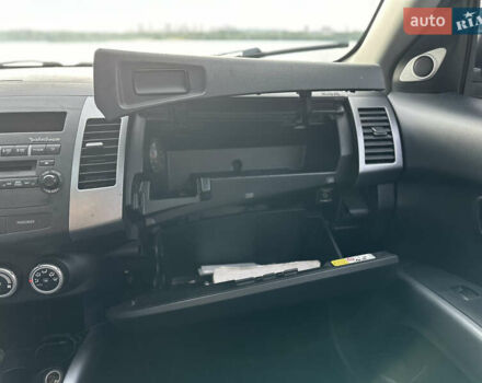 Черный Мицубиси Аутлендер ХЛ, объемом двигателя 2.4 л и пробегом 212 тыс. км за 9350 $, фото 18 на Automoto.ua