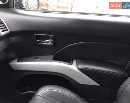 Чорний Міцубісі Аутлендер ХЛ, об'ємом двигуна 2 л та пробігом 306 тис. км за 9799 $, фото 28 на Automoto.ua