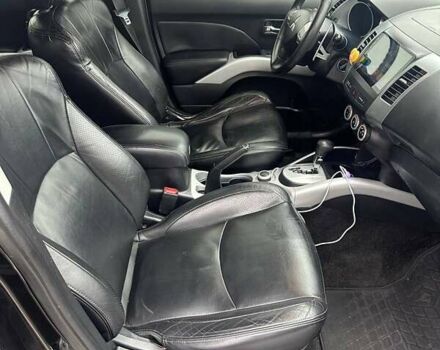 Черный Мицубиси Аутлендер ХЛ, объемом двигателя 2.36 л и пробегом 250 тыс. км за 10000 $, фото 25 на Automoto.ua