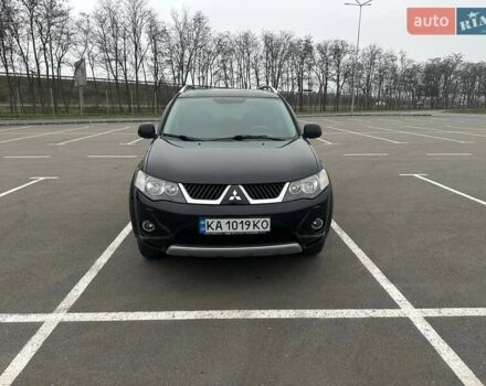 Черный Мицубиси Аутлендер ХЛ, объемом двигателя 2.36 л и пробегом 250 тыс. км за 10000 $, фото 5 на Automoto.ua