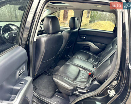 Чорний Міцубісі Аутлендер ХЛ, об'ємом двигуна 2.4 л та пробігом 229 тис. км за 9790 $, фото 14 на Automoto.ua