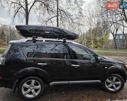 Черный Мицубиси Аутлендер ХЛ, объемом двигателя 2 л и пробегом 186 тыс. км за 10000 $, фото 4 на Automoto.ua