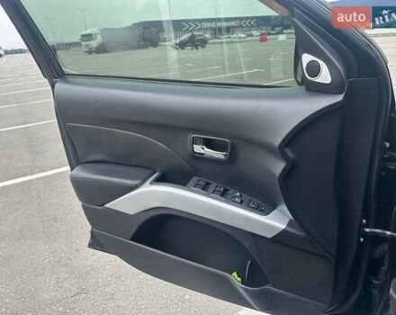 Черный Мицубиси Аутлендер ХЛ, объемом двигателя 2.36 л и пробегом 250 тыс. км за 10000 $, фото 15 на Automoto.ua