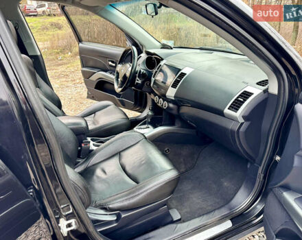 Чорний Міцубісі Аутлендер ХЛ, об'ємом двигуна 2.4 л та пробігом 229 тис. км за 9790 $, фото 18 на Automoto.ua