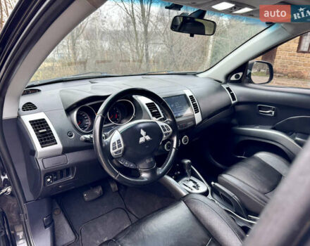 Чорний Міцубісі Аутлендер ХЛ, об'ємом двигуна 2.4 л та пробігом 229 тис. км за 9790 $, фото 10 на Automoto.ua