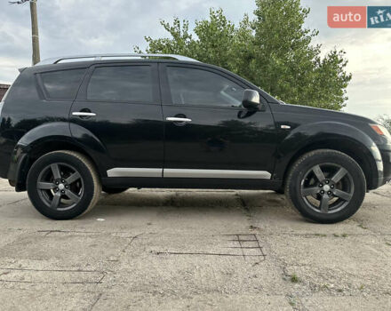 Черный Мицубиси Аутлендер ХЛ, объемом двигателя 2.4 л и пробегом 212 тыс. км за 9350 $, фото 4 на Automoto.ua