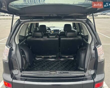 Черный Мицубиси Аутлендер ХЛ, объемом двигателя 2.36 л и пробегом 250 тыс. км за 10000 $, фото 18 на Automoto.ua