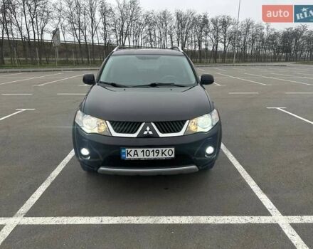 Черный Мицубиси Аутлендер ХЛ, объемом двигателя 2.36 л и пробегом 250 тыс. км за 10000 $, фото 3 на Automoto.ua