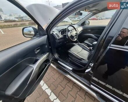 Черный Мицубиси Аутлендер ХЛ, объемом двигателя 2.36 л и пробегом 211 тыс. км за 10500 $, фото 8 на Automoto.ua