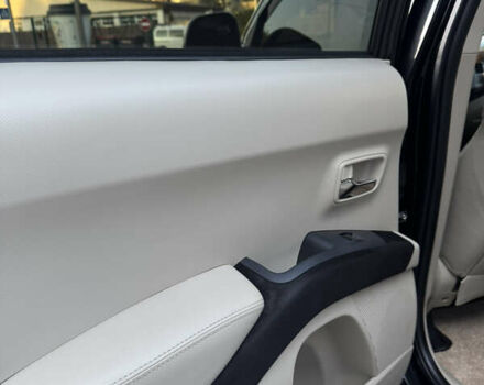 Чорний Міцубісі Аутлендер ХЛ, об'ємом двигуна 3 л та пробігом 243 тис. км за 12500 $, фото 25 на Automoto.ua