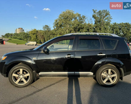Черный Мицубиси Аутлендер ХЛ, объемом двигателя 2.36 л и пробегом 115 тыс. км за 12000 $, фото 2 на Automoto.ua