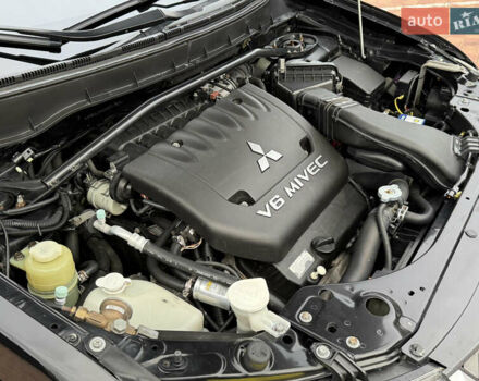 Черный Мицубиси Аутлендер ХЛ, объемом двигателя 3 л и пробегом 154 тыс. км за 8900 $, фото 20 на Automoto.ua