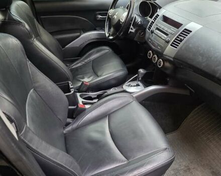 Черный Мицубиси Аутлендер ХЛ, объемом двигателя 2 л и пробегом 186 тыс. км за 10000 $, фото 6 на Automoto.ua