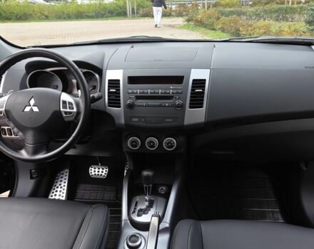 Черный Мицубиси Аутлендер ХЛ, объемом двигателя 2.4 л и пробегом 31 тыс. км за 15000 $, фото 5 на Automoto.ua