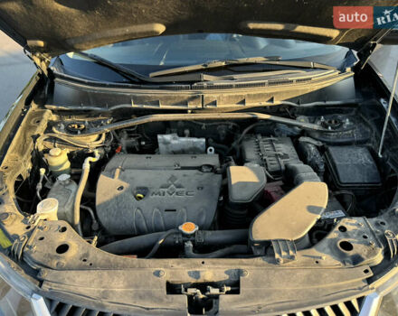 Черный Мицубиси Аутлендер ХЛ, объемом двигателя 2.36 л и пробегом 115 тыс. км за 12000 $, фото 27 на Automoto.ua