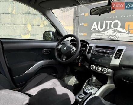 Чорний Міцубісі Аутлендер ХЛ, об'ємом двигуна 2.4 л та пробігом 104 тис. км за 10800 $, фото 9 на Automoto.ua