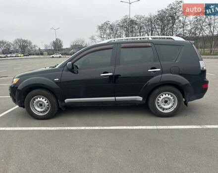Черный Мицубиси Аутлендер ХЛ, объемом двигателя 2.36 л и пробегом 250 тыс. км за 10000 $, фото 7 на Automoto.ua