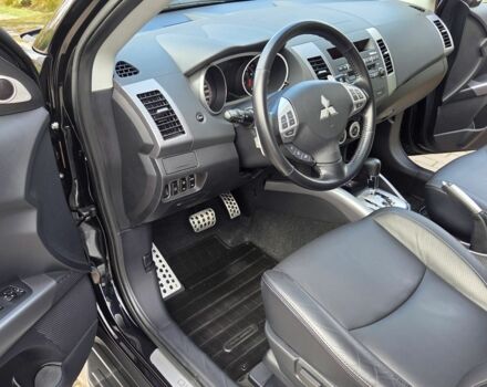 Черный Мицубиси Аутлендер ХЛ, объемом двигателя 2.4 л и пробегом 31 тыс. км за 15000 $, фото 6 на Automoto.ua