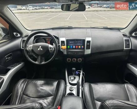 Черный Мицубиси Аутлендер ХЛ, объемом двигателя 2.36 л и пробегом 250 тыс. км за 10000 $, фото 13 на Automoto.ua