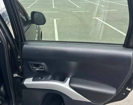 Черный Мицубиси Аутлендер ХЛ, объемом двигателя 2.36 л и пробегом 250 тыс. км за 10000 $, фото 23 на Automoto.ua