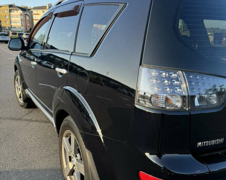 Черный Мицубиси Аутлендер ХЛ, объемом двигателя 2.36 л и пробегом 115 тыс. км за 12000 $, фото 3 на Automoto.ua
